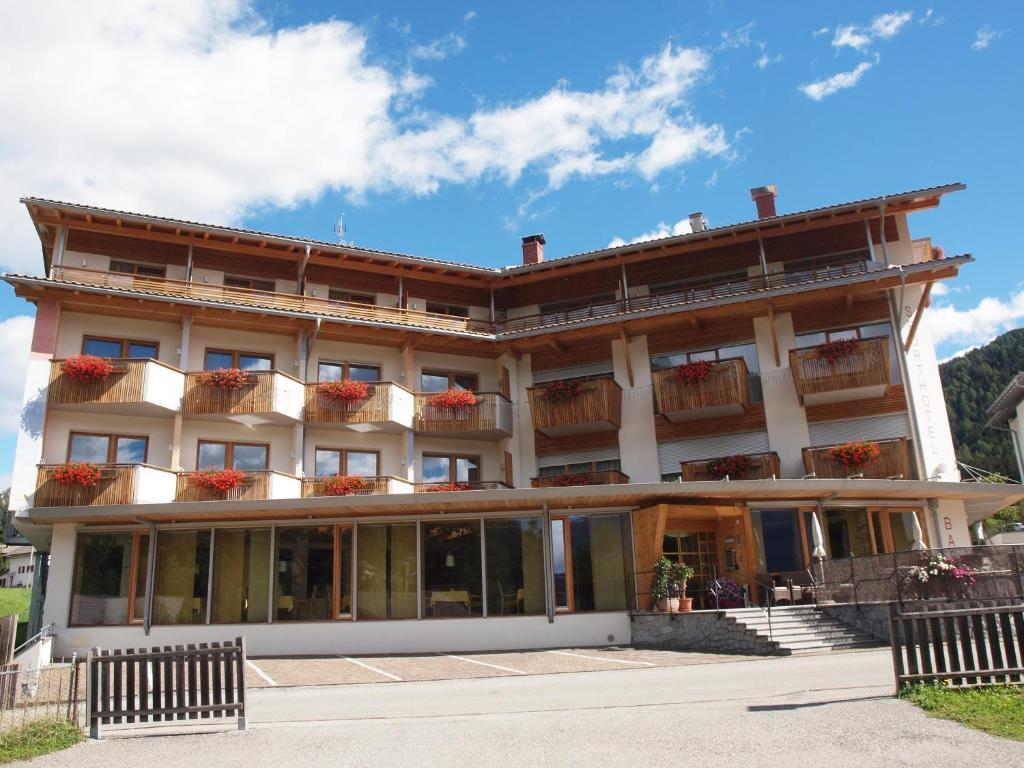 Sporthotel Rasen Rasùn di Sotto المظهر الخارجي الصورة